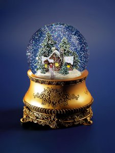 Kerstmuzikale sneeuwbol ‘Klein Huis in het Bos’, glas, met verlichting en automatische sneeuwstorm