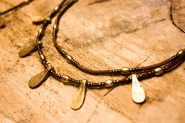 Mehrlagige Doppelkette mit 5 Messing-Tropfenanhängern »Handmade
