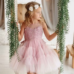 A pink tulle princess dress for girls, featuring a lace bodice, a full tulle skirt, and a floral headpiece. The dress is available in sizes 92-164 cm.