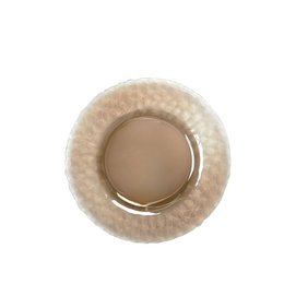  A round, golden dessert plate with finely textured edges, measuring 22cm in diameter.