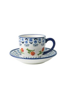 Kop en schotel oranje tulp