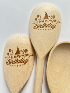 gegraveerde houten pollepel - happy birthday 