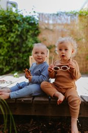 Cozy knit sweater set for kids in blue, cream, and brown colors. Features a ribbed texture and comfortable fit for ages 50/56 to 122/128.