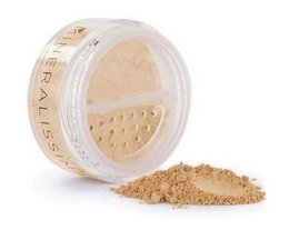 Mineral foundation in oak shade, suitable for face application. Contains natural ingredients for a healthy, flawless complexion.