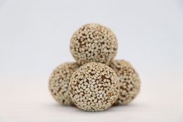 Energy balls made with apricot and acerola, bulk 1kg. Packed with superfood nutrients.