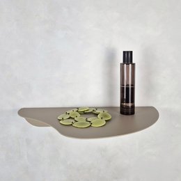  Wall shelf MOSS, white, beige, and black in a minimalist design with a sleek, modern aesthetic. Suitable for displaying decorative items or storing small objects.