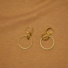 Boucles d'oreilles Welcome Huggie