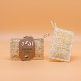 Luffa scourer with ergonomic handle, made of natural Azal material.