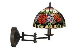 Tiffany-style table lamp with a 20cm diameter, featuring a mobile arm and a floral design with red and pink roses.