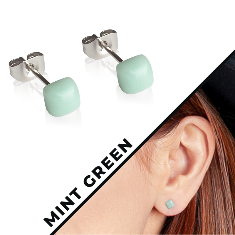 Små ørestikker i 20 farver • Genbrugsglas og rustfrit stål • 4 mm