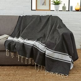 Classic XXL Fouta and throw - 200x300 cm, available in noir, rouge, sahara, gris calcé, bleu canard, olive, bleu océan, jaune moutarde, and taupe. This large, versatile beach towel or throw features a soft, absorbent cotton material with decorative striped trim.