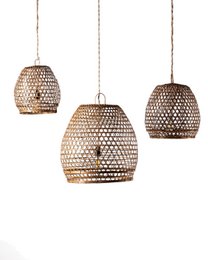 Mawar Natural Ratan dak hanger lamp.