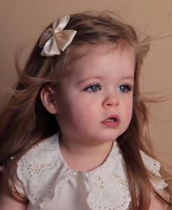 Regelmäßige Schleife aus Satin