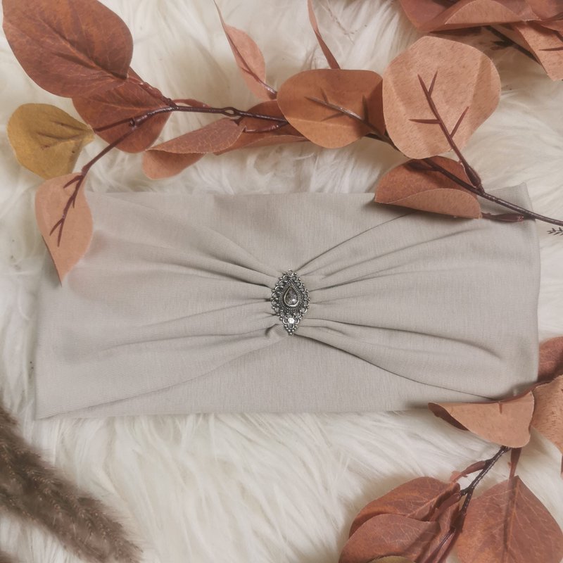 Sara – Spring Love i lys beige
