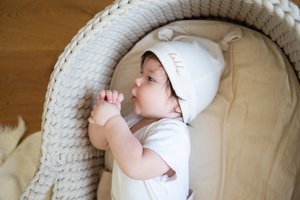 2-teiliges neutrales Geschenkset für Neugeborene, Leggings und Mütze mit Knoten