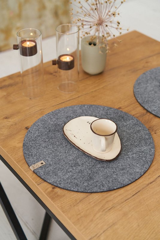 Set de table en feutre rond gris