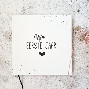 Eerste jaarboek | zwart/wit | stip
