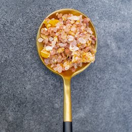 Aromatic Himalayan salt blend with chili flakes, perfect for seasoning and adding flavor to dishes.