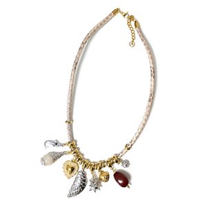 Fleckte Lederkabelkette mit Anhängern