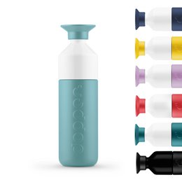 Insulated water bottle in a light blue color with a capacity of 580ml. Made of durable materials to keep drinks hot or cold.