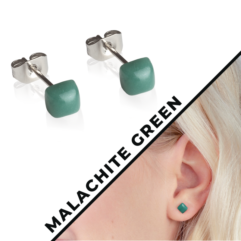 Små ørestikker i 20 farver • Genbrugsglas og rustfrit stål • 4 mm
