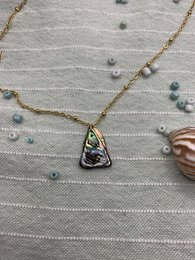 "Paua/Abalone shell necklace with 40 cm golden stainless steel chain, handmade beach ocean-inspired jewelry."