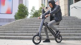 Der offizielle exklusive Cruzaa E-Scooter Carbon Black