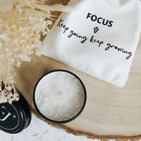 Kerze mit Zitat in einer Dose – „Keep getting keep grow“ (kleine Größe)