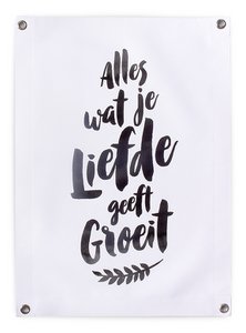 Tuinposter Buiten Zwart Wit Quote 50x70 // Alles Wat Je Liefde Geeft Groeit