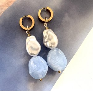 Earrings with acrylic beads pearl/light blue