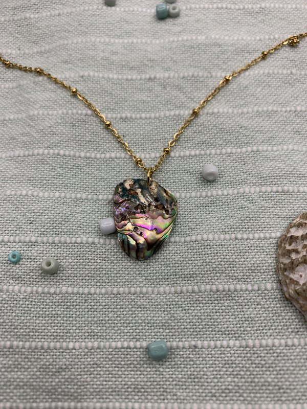 Naszyjnik z muszli | Paua/Abalone 40 cm złota, ręcznie robiona biżuteria plażowa ze stali nierdzewnej