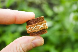 Dreadlock kraal of baardkraal met 2 kanten van leer