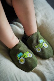  Green baby shoes with tractor design, available in sizes 18/19 (6-12 months) to 26/27 (2.5-3 years) with gripwalk soles.