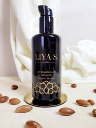 Gentle Argan and Tea Tree Cleansing Milk, a cream-based facial cleanser infused with nourishing argan oil and soothing tea tree oil to cleanse and hydrate the skin.