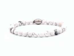 A white bracelet made of 6mm howlite beads, available in sizes XS (16cm), S (17cm), M (18cm), L (19cm), and XL (20cm).