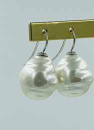 Barok parel oorbellen in de kleur wit maat large