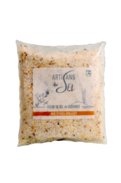 Fleur de Sel from Guérande with grilled clips, a premium seasoning featuring a blend of natural sea salt and grilled sea clips for a unique flavor.