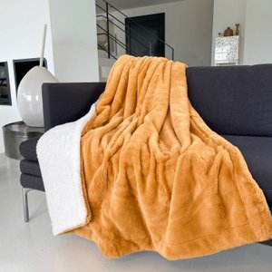 Imitatie konijnenfleece deken kameel met imitatie schapenvoering 130x170