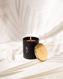  Black cylindrical scented candle with wooden lid, luxury minimalist design, warm amber glow, elegant home fragrance