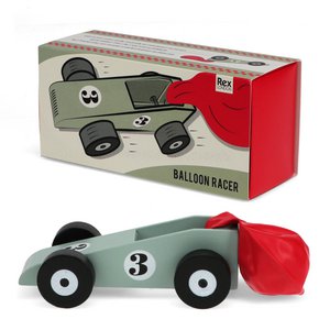 Houten ballon aangedreven racewagen