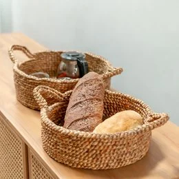 Small round woven bread basket made of water hyacinth, available in 2 sizes, suitable for storing and displaying bread, rolls, or other baked goods.