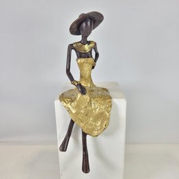 Bronze-Skulptur "Femme assise avec chapeau" by Soré | verschiedene Größen und Farben