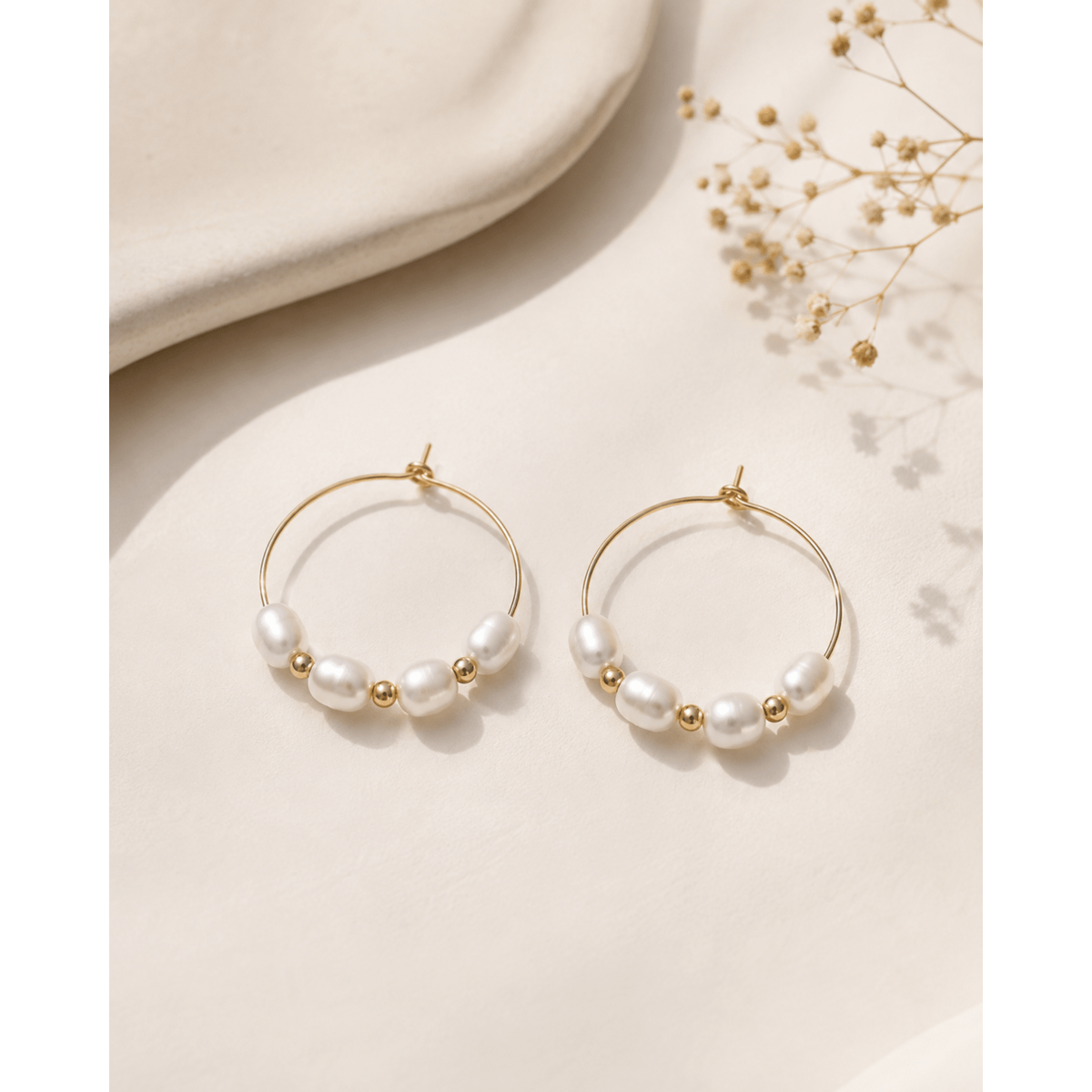 Cecile – Hoop earrings with river pearls