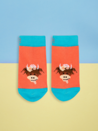 Cozy baby socks featuring a highland cow design in shades of orange and turquoise. Perfect for keeping little feet warm and stylish.