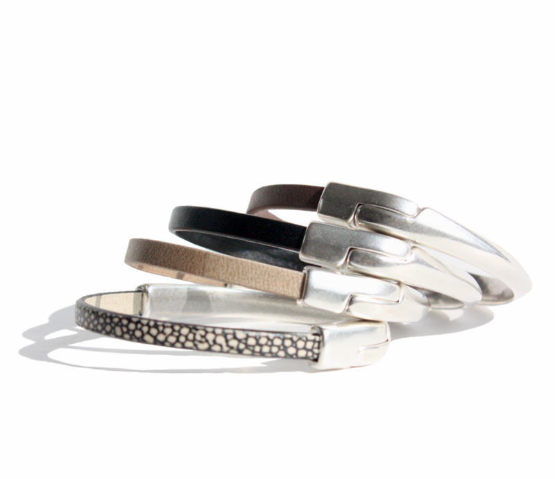 AMACAYACÚ (silver) leather bracelet with magnetic closure