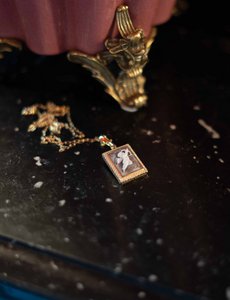 Rechthoekige Camee hanger ketting in 925 zilver 18 karaat goud verguld met engeltje bezet met zirkonen