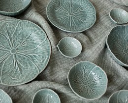  Ice blue cabbage leaf textured round dessert plate, ceramic serving dish with botanical pattern design.
