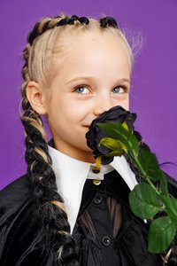 Magische cape voor kinderen in woensdagstijl