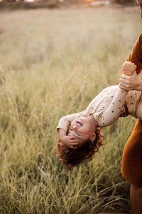 Beige baby jumpsuit with triangle print