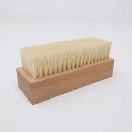 Sneaker brush with vegetable fiber